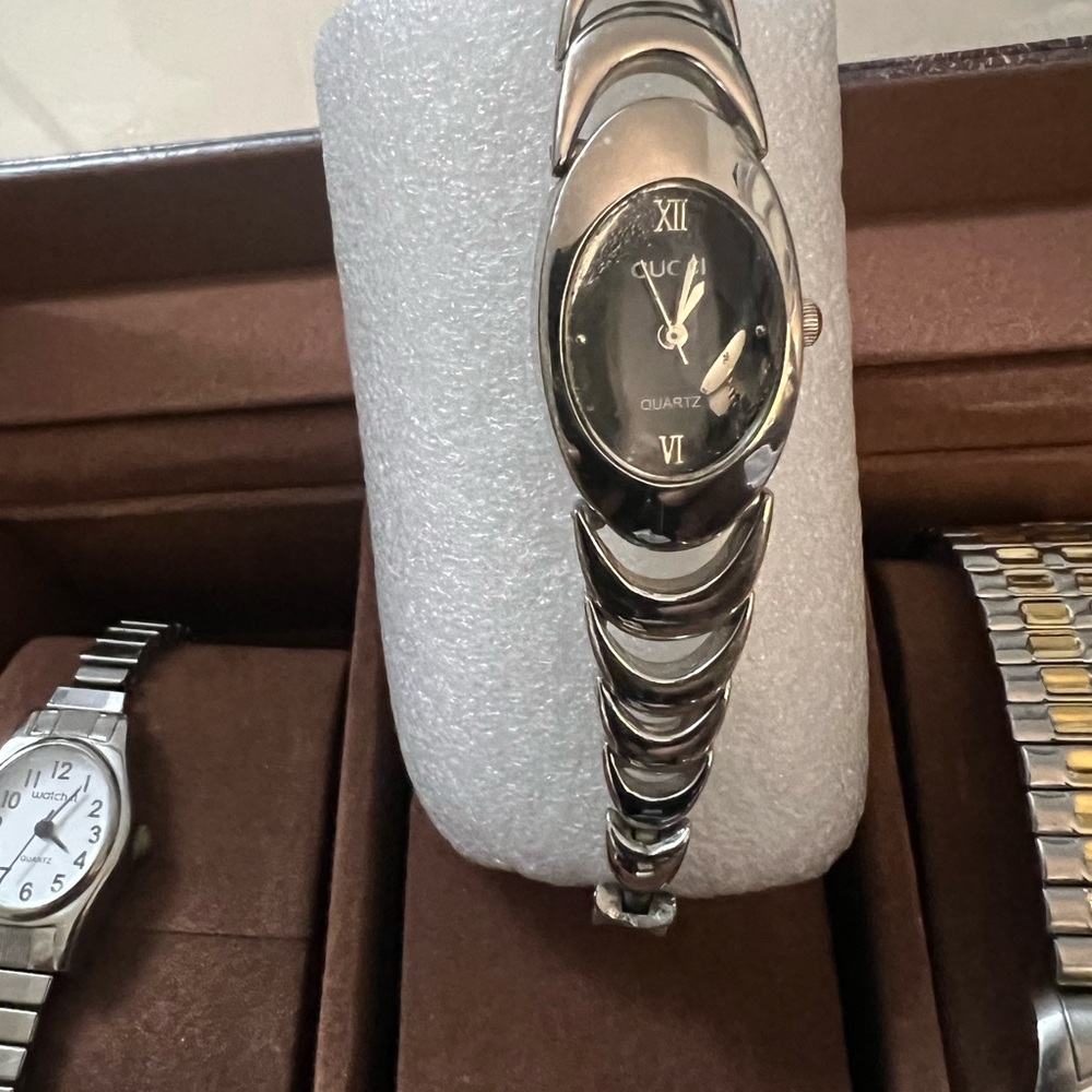 Gucci woman watch still available. Make an offer. - Picture 1 of 3